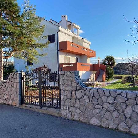 Family Apartments Tomy Punat Buitenkant foto