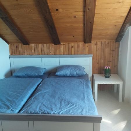 Family Apartments Tomy Punat Buitenkant foto