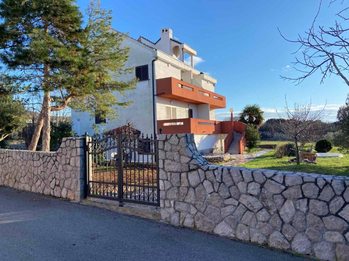 Family Apartments Tomy Punat Buitenkant foto