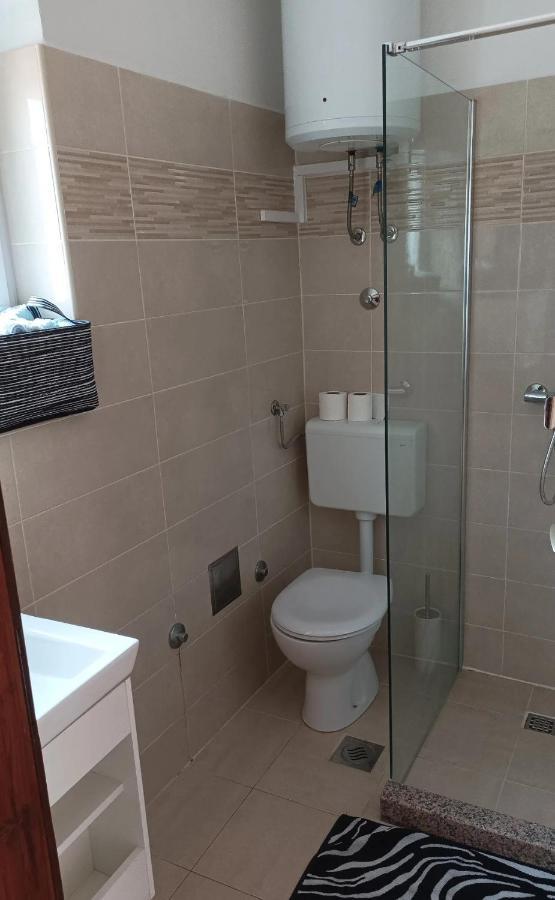 Family Apartments Tomy Punat Buitenkant foto