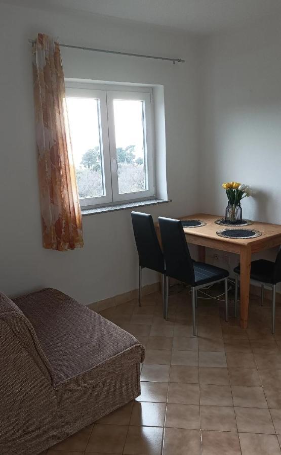 Family Apartments Tomy Punat Buitenkant foto