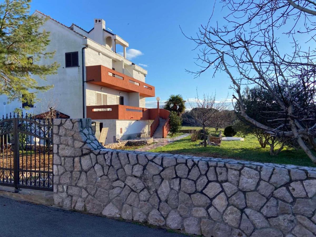 Family Apartments Tomy Punat Buitenkant foto