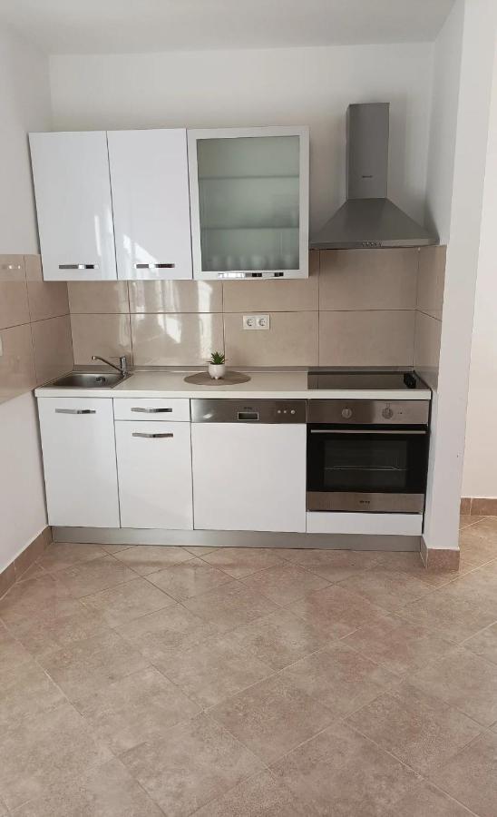 Family Apartments Tomy Punat Buitenkant foto