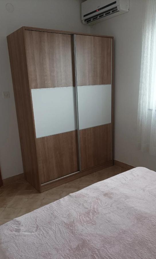 Family Apartments Tomy Punat Buitenkant foto