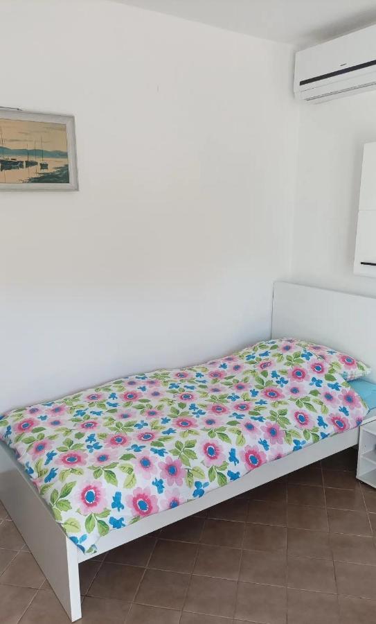 Family Apartments Tomy Punat Buitenkant foto