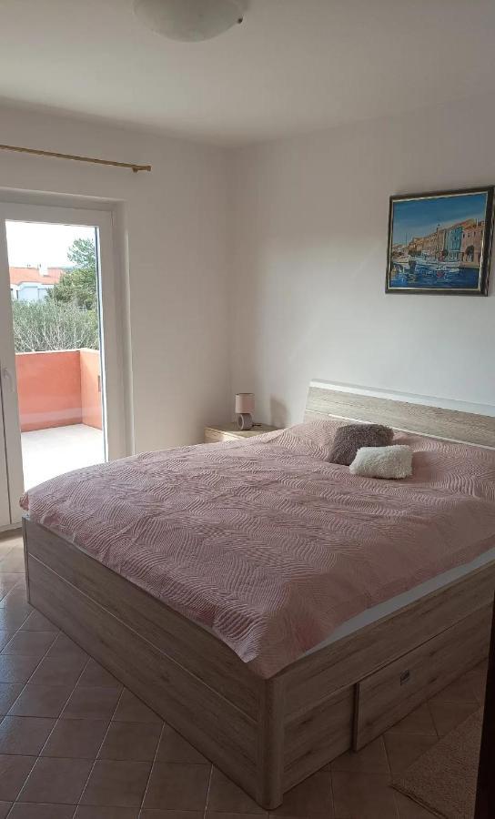 Family Apartments Tomy Punat Buitenkant foto