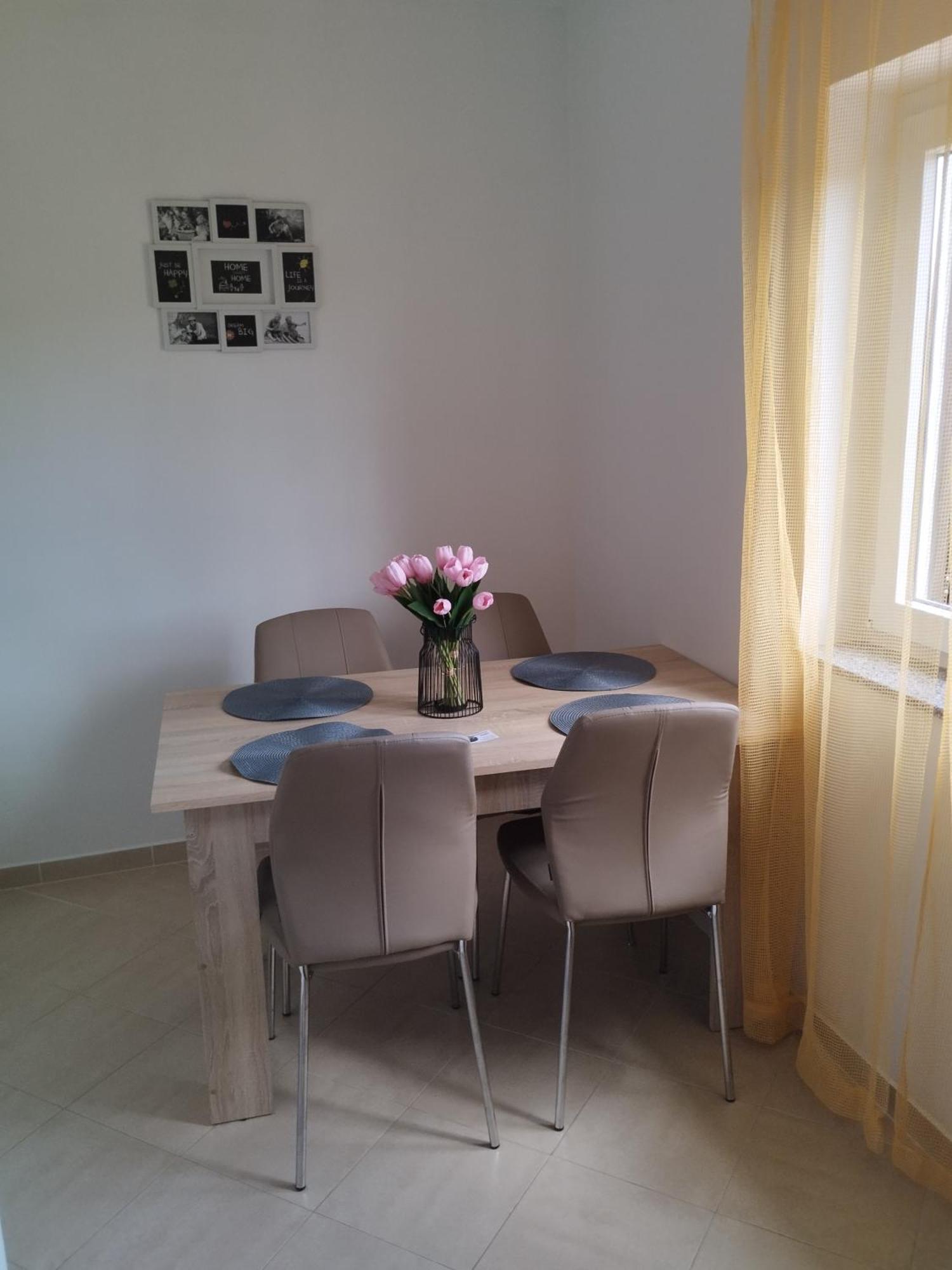 Family Apartments Tomy Punat Buitenkant foto