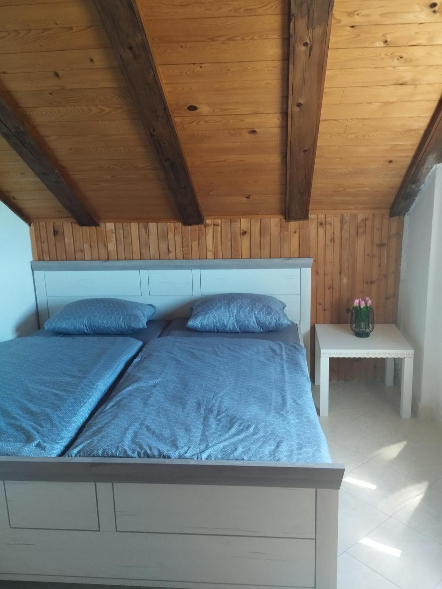 Family Apartments Tomy Punat Buitenkant foto